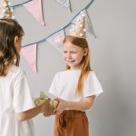 Cadeau d&rsquo;anniversaire pour fille : le guide pour trouver LE cadeau qu&rsquo;elle va adorer